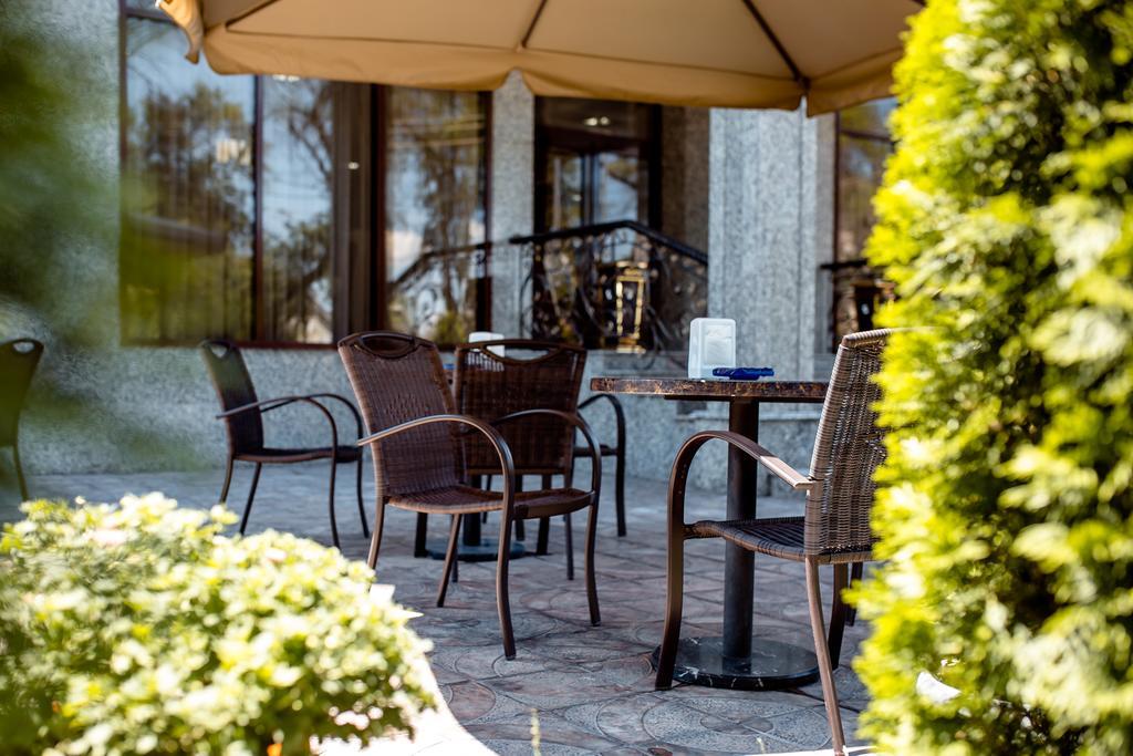 Discovery Hotel Biškek Exteriér fotografie
