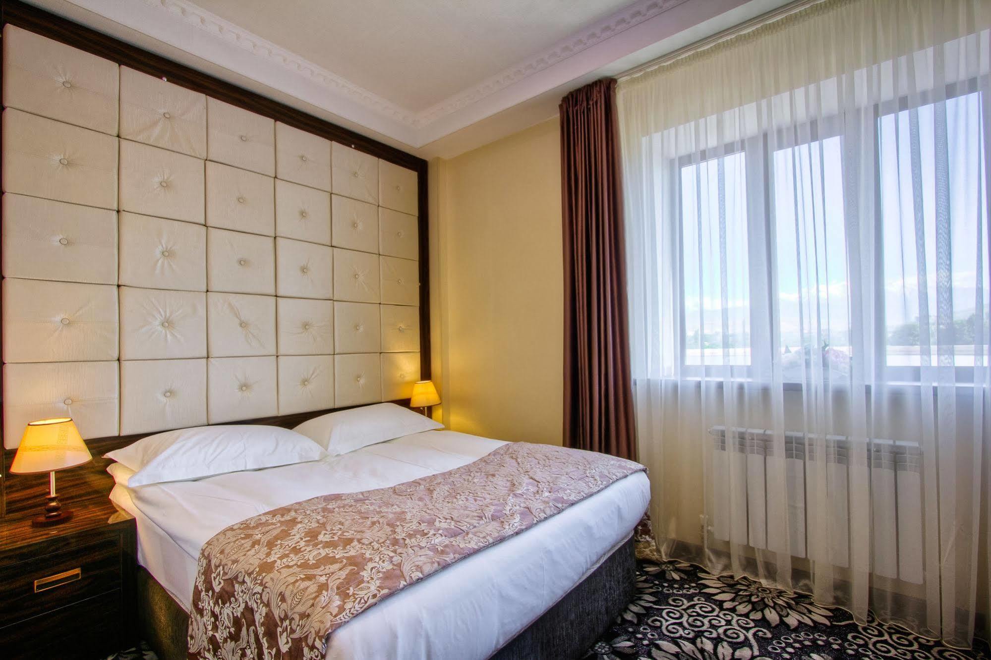 Discovery Hotel Biškek Exteriér fotografie