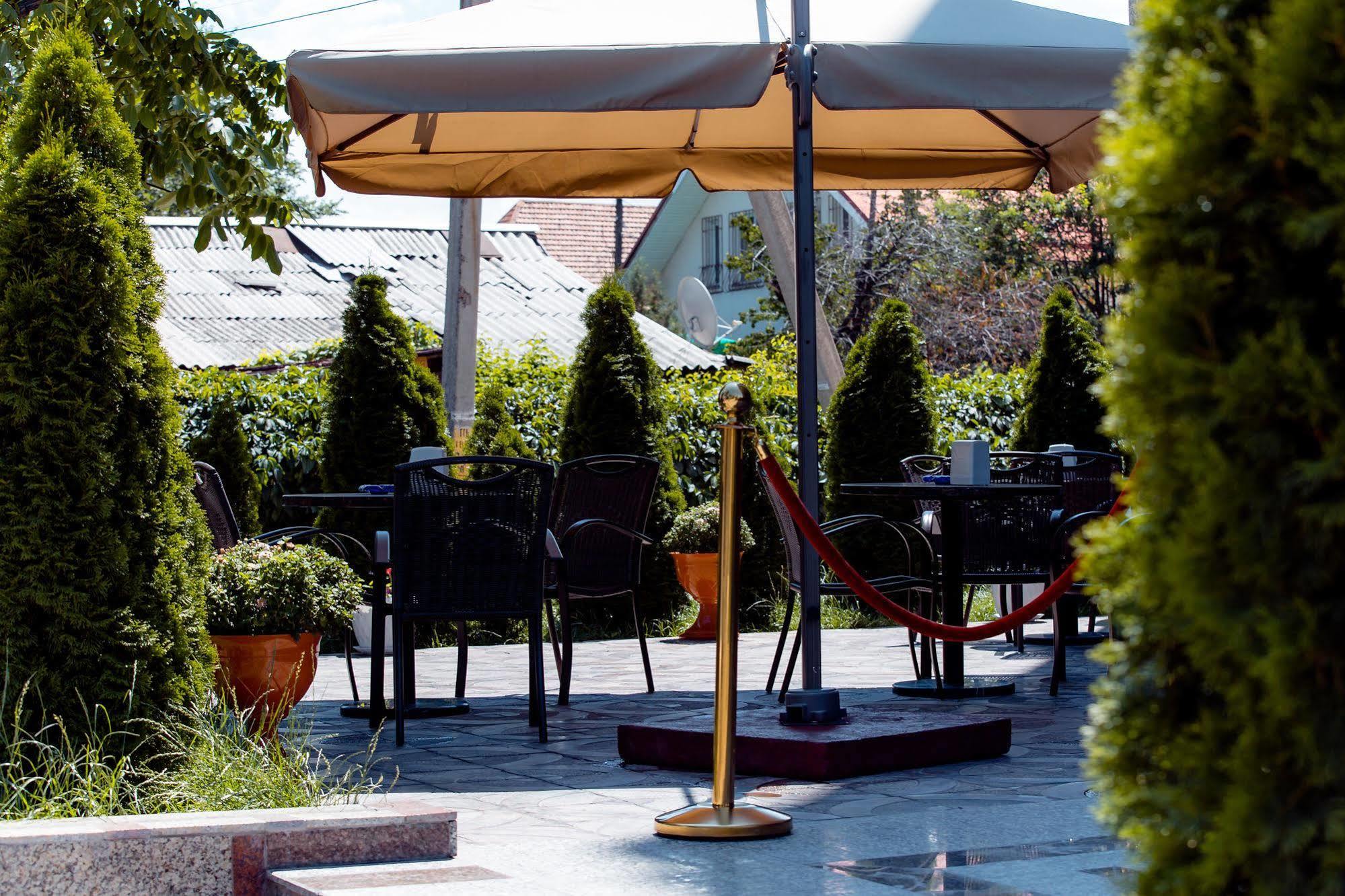 Discovery Hotel Biškek Exteriér fotografie
